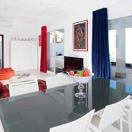 Sleeps 4 Pool Air Con Wifi Granelli