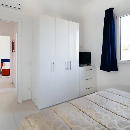 Sleeps 4 Pool Air Con Wifi Granelli